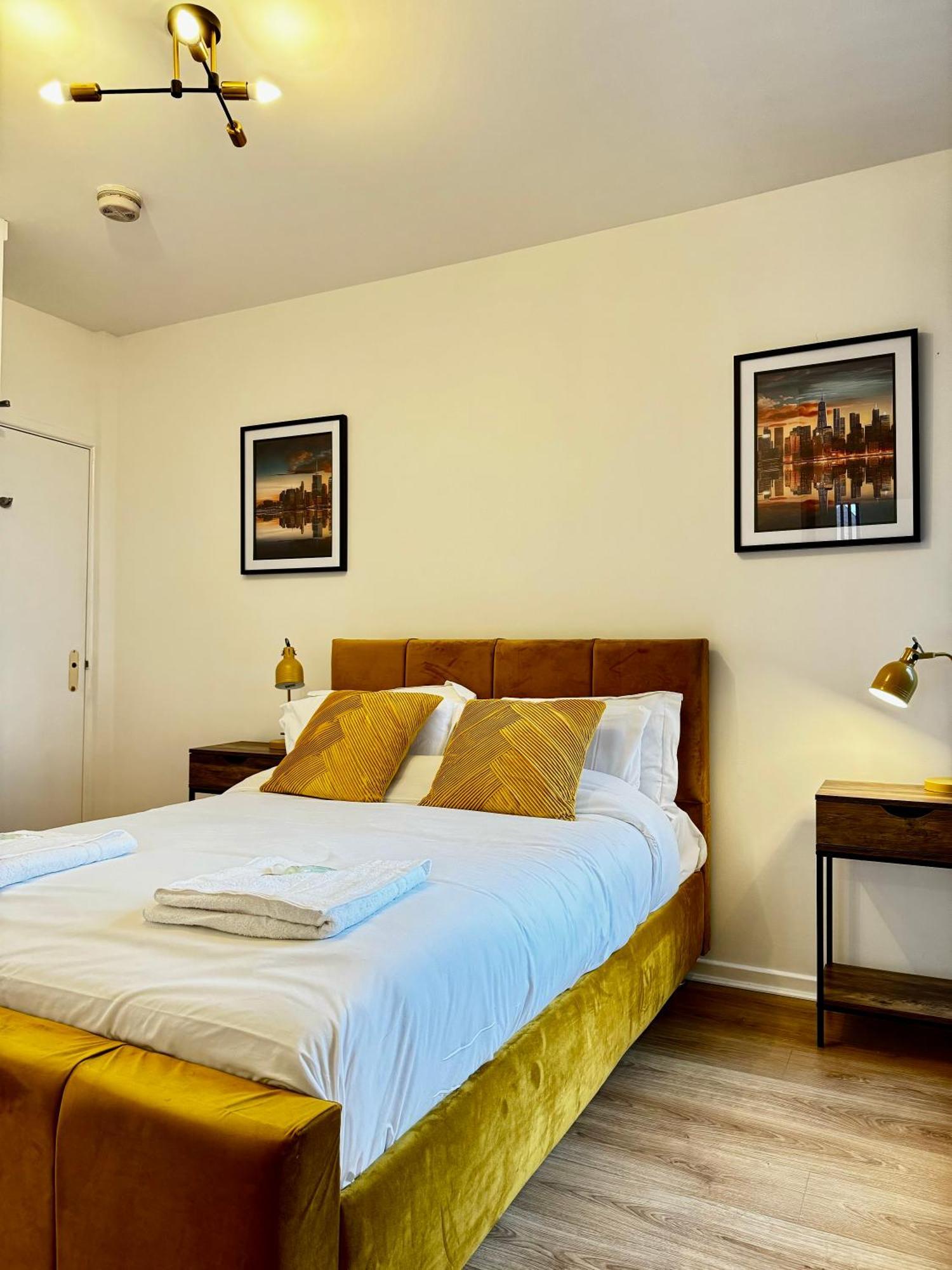 Rnm - Business Professional & Top Choice, Private Access & Entire Place, Kitchen & Washroom With Amenities, Smart Tv, Easy Access, Fast Wifi, Parking Nearby, Great Transport Links Halesowen Exteriör bild